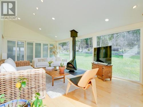 5667 Gillies Bay Rd, Van Anda, BC, V0N3K0 | Card Image