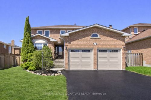 43 Falstaff Crescent, Whitby, ON, L1R1W3 | Card Image