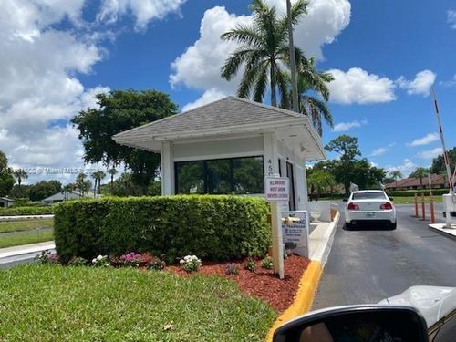 apt-e2-1102 Green Pine Blvd, West Palm Beach, FL, 33409-7037 | Card Image