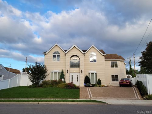 4143 Harriet Rd, Bethpage, NY, 11714-6212 | Card Image