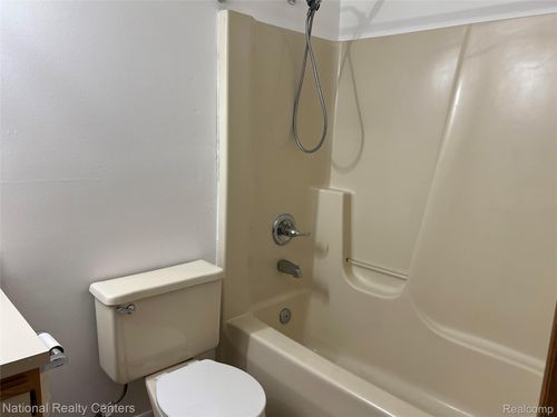 38074 Hixford Pl, Westland, MI, 48185-3392 | Card Image