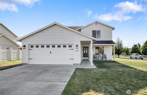 2000 Perch Ave, Moses Lake, WA, 98837-5303 | Card Image