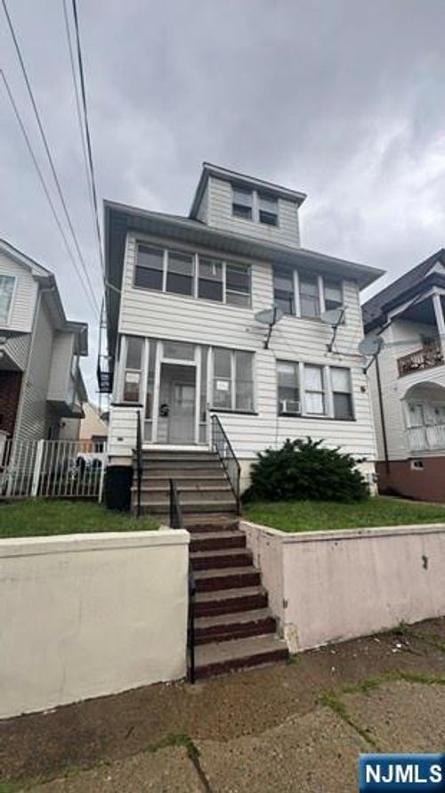 89 8th Ave, Paterson, NJ, 07524-2518 | Card Image