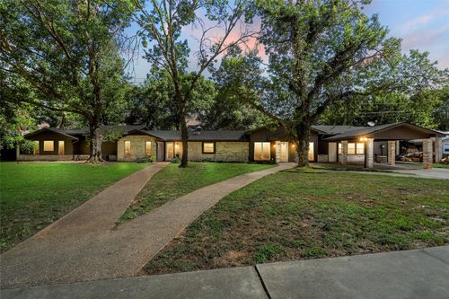 1396 Eagle Canyon Dr, China Spring, TX, 76633-2846 | Card Image