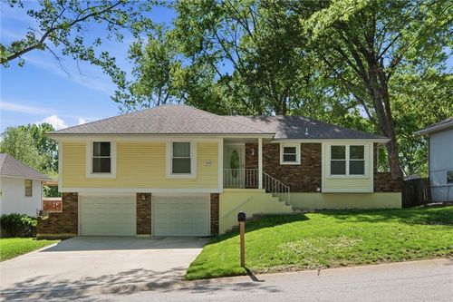 4908 S Shrank Dr, Independence, MO, 64055-5355 | Card Image