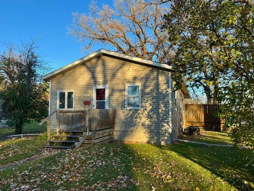 422 Arnold Ave S, Thief River Falls, MN, 56701-3542 | Card Image