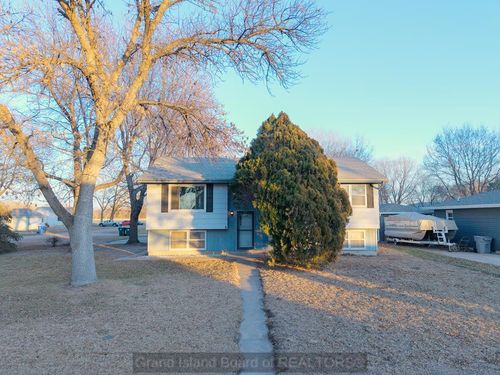 1203 11th Ave, Central City, NE, 68826-9768 | Card Image