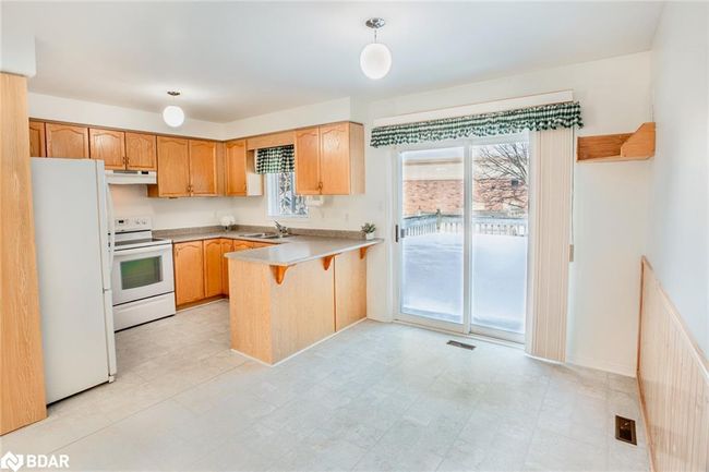 17 Mayfair Dr, House other with 5 bedrooms, 2 bathrooms and 4 parking in Barrie ON | Image 9