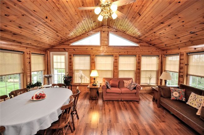 And here you go, the gorgeous sunroom! | Image 25