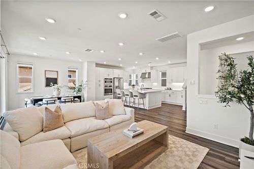 297 Lynx, Irvine, CA, 92618-1458 | Card Image