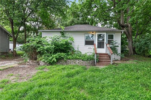 530 S Willow Ave, Sugar Creek, MO, 64053-1514 | Card Image