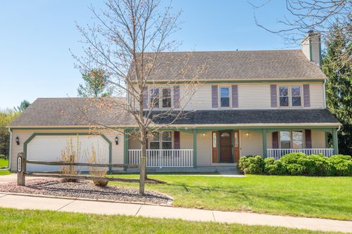 1430 Sunny Ridge Rd, Pewaukee, WI, 53072-3882 | Card Image