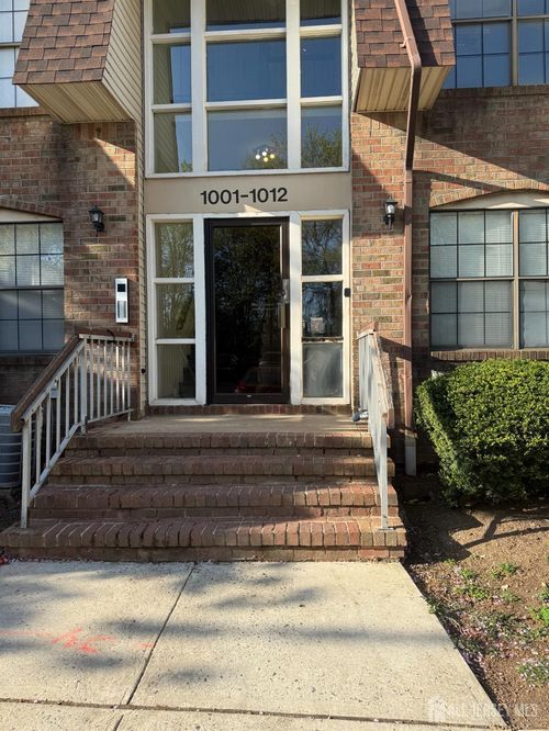 1008 Hidden Village Dr, Perth Amboy, NJ, 08861-3371 | Card Image