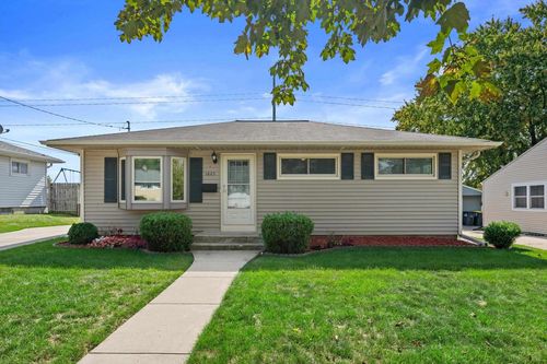 1623 Birch Drive, Waukesha, WI, 53188 | Card Image