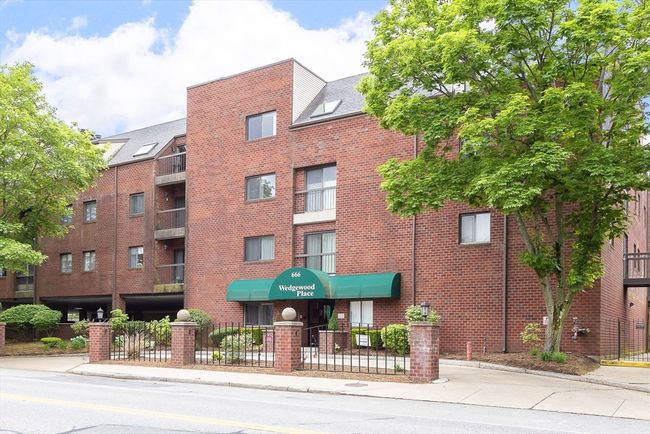 APT-206 - 666 Main St, Condo with 2 bedrooms, 2 bathrooms and 1 parking in Winchester MA | Image 27
