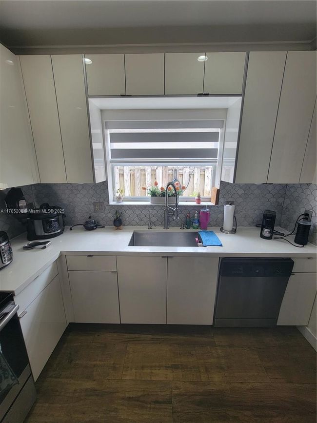 405 Ne 25 Th Ter, House other with 3 bedrooms, 2 bathrooms and null parking in Homestead FL | Image 19