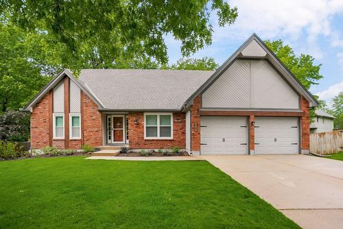 9010 Swarner Dr, Lenexa, KS, 66219-2223 | Card Image