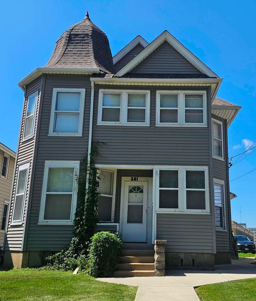 321 Prospect St, Rockford, IL, 61104-2427 | Card Image