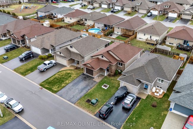 8 Mcintosh Cres, House other with 5 bedrooms, 2 bathrooms and 2 parking in Trenton ON | Image 37