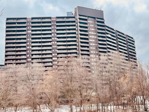 907-11 Wincott Dr, Etobicoke, ON, M9R2R9 | Card Image