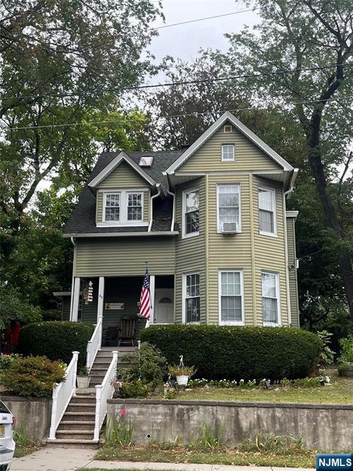 49 W Passaic Ave, Rutherford, NJ, 07070-1962 | Card Image