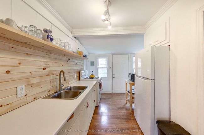 2016 James St E, House other with 3 bedrooms, 2 bathrooms and 2 parking in Bright's Grove ON | Image 9