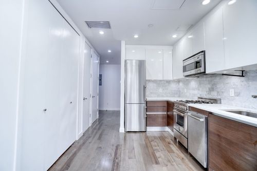 3h-11-35 45th Ave, Long Island City, NY, 11101-4055 | Card Image