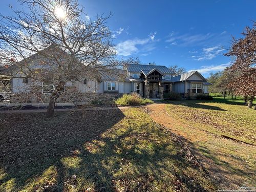 229 Twin Oaks Dr, La Vernia, TX, 78121-4519 | Card Image