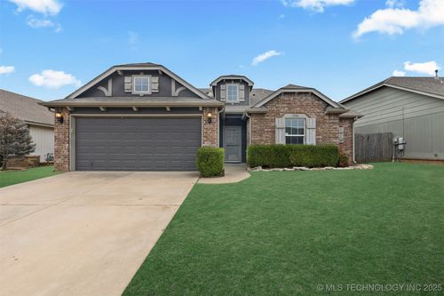 15304 E 110th St N, Owasso, OK, 74055-7317 | Card Image