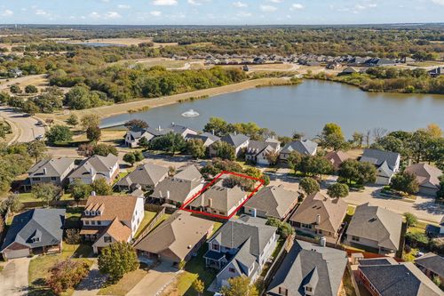 2916 Shoreline Dr, Burleson, TX, 76028-8304 | Card Image