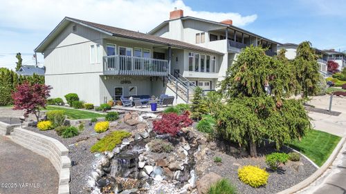 530 Follow Through Dr, Yakima, WA, 98901-1525 | Card Image