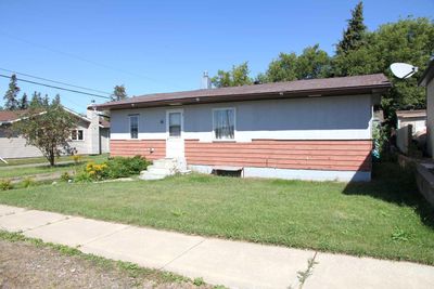 10 1 St Ave W, House detached with 2 bedrooms, 1 bathrooms and 2 parking in Marshall SK | Image 2