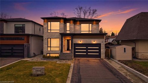 2556 Glengarry Rd, Mississauga, ON, L5C1Y3 | Card Image