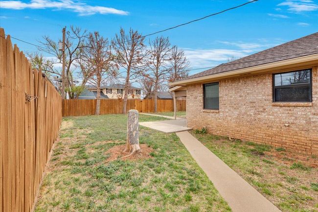 415 E Adams St, House other with 3 bedrooms, 2 bathrooms and null parking in Levelland TX | Image 28