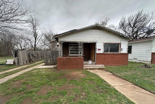 811 Tulsa St, Wichita Falls, TX, 76301-1746 | Card Image