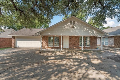 2439 S 2nd St, Waco, TX, 76706-6407 | Card Image