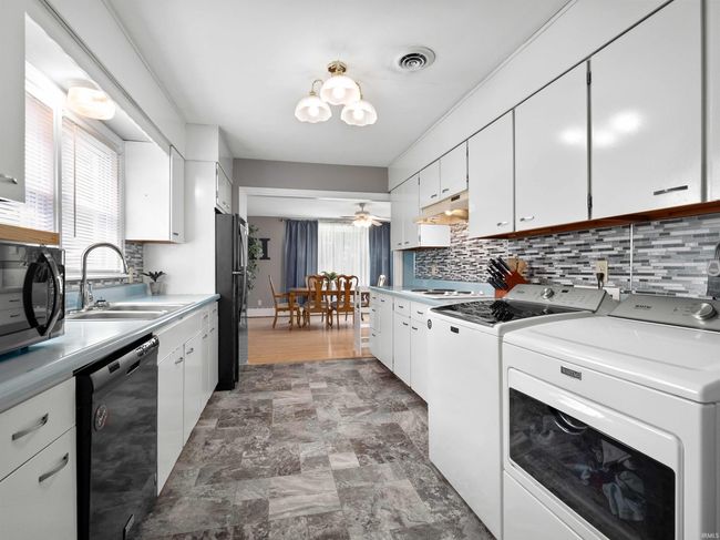 1324 Poplar St, House other with 3 bedrooms, 2 bathrooms and null parking in Huntington IN | Image 9