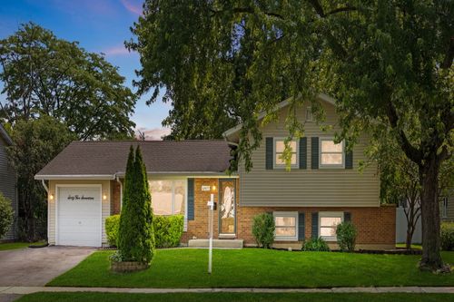 6517 Woodridge Dr, Woodridge, IL, 60517-1302 | Card Image
