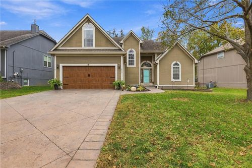 517 Ne Garnet Ln, Lee's Summit, MO, 64064-1157 | Card Image