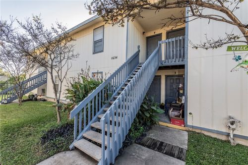 1634 W Woodlawn Ave, San Antonio, TX, 78201-5444 | Card Image