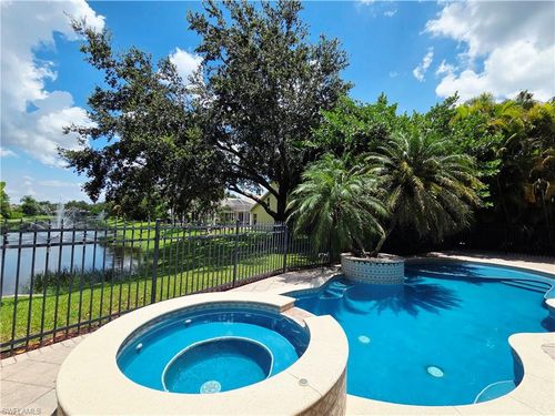 256 Burnt Pine Dr, NAPLES, FL, 34119-9748 | Card Image