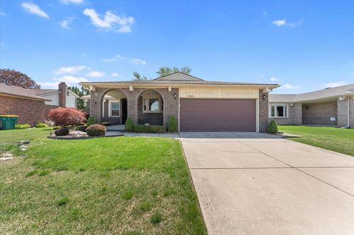 17501 Cascade Ct, Brownstown, MI, 48193-8583 | Card Image