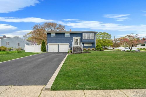 110 Stephen Rd, Bayport, NY, 11705-1240 | Card Image