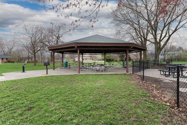 34 Pembrook Cir, House other with 3 bedrooms, 2 bathrooms and 2 parking in Bloomington IL | Image 33