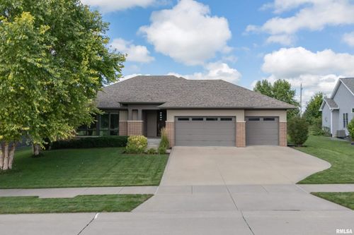 6262 Wildberry Dr, Bettendorf, IA, 52722-2452 | Card Image
