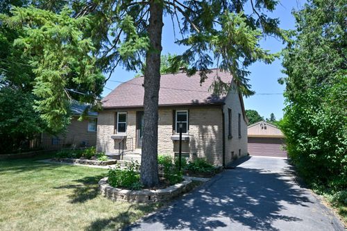 11510 W Wisconsin Ave, Wauwatosa, WI, 53226-3647 | Card Image