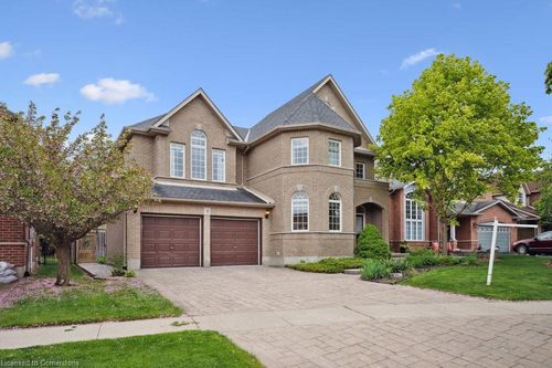 3 Kestrel St, Kitchener, ON, N2K4K3 | Card Image