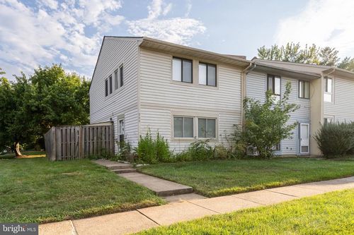 300 Reneau Way, HERNDON, VA, 20170-4516 | Card Image