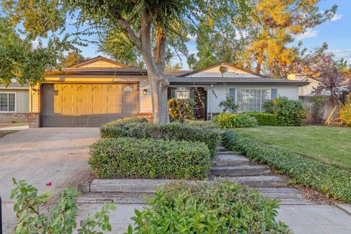 4652 W Richert Ave, Fresno, CA, 93722-4343 | Card Image