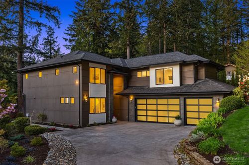 6560 Ne Maxwell Ln, Bainbridge Island, WA, 98110-3425 | Card Image
